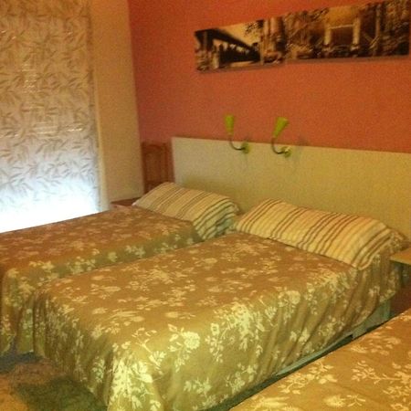 Hostal Neptuno Cáceres Exterior foto