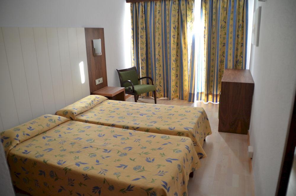 Hostal Neptuno Cáceres Exterior foto