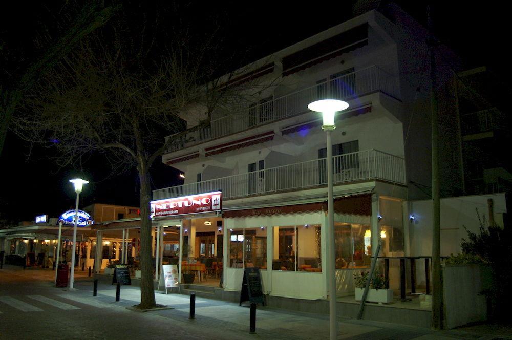 Hostal Neptuno Cáceres Exterior foto