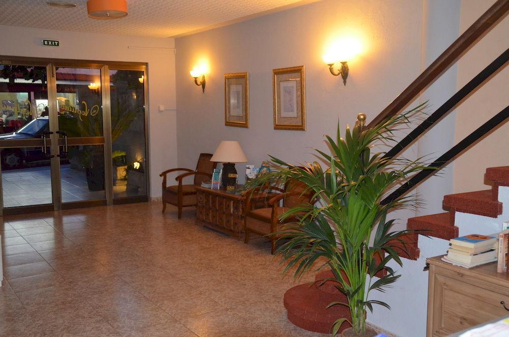 Hostal Neptuno Cáceres Exterior foto